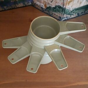 Vintage Tupperware Measuring Cups